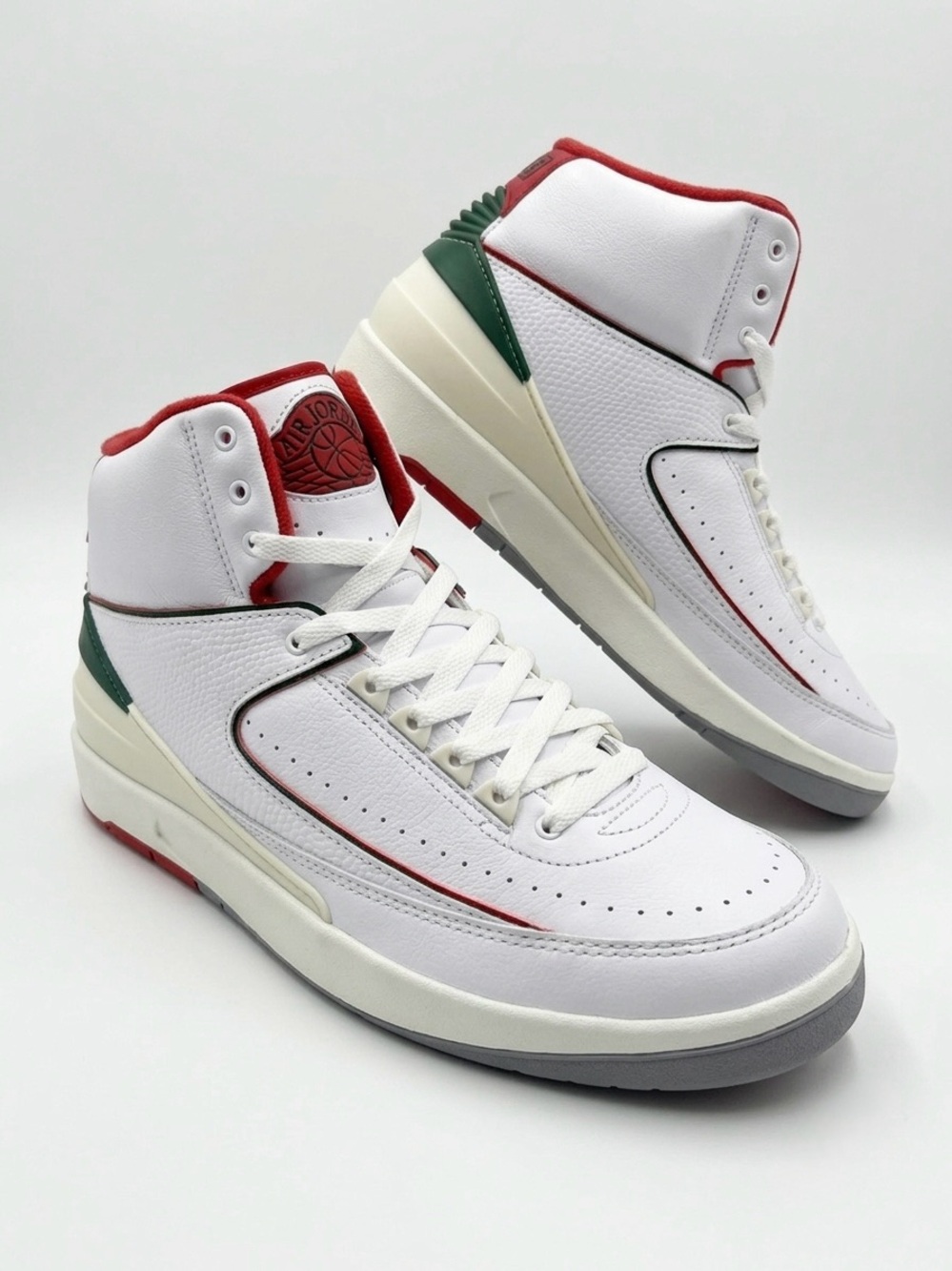 Jordan Retro 2’s High-Top Sneakers Italy/Mexico Colorway Size 11 Men’s